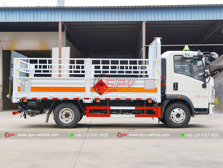 LPG Distribution Truck HOWO 4x2 - Right Side